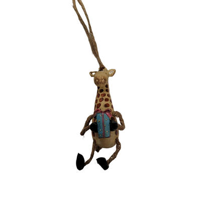 Giraffe ornament with jute-rope legs and holding a wrapped gift with front hoofs on a white background