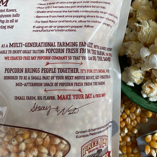 Free Oak Popcorn bag with popcorn and corn kernels on a table
