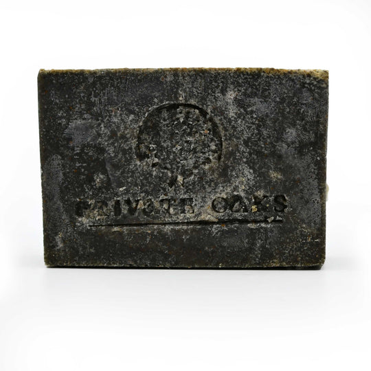 Bar of soap with 'Livre Oaks' branding on a white background