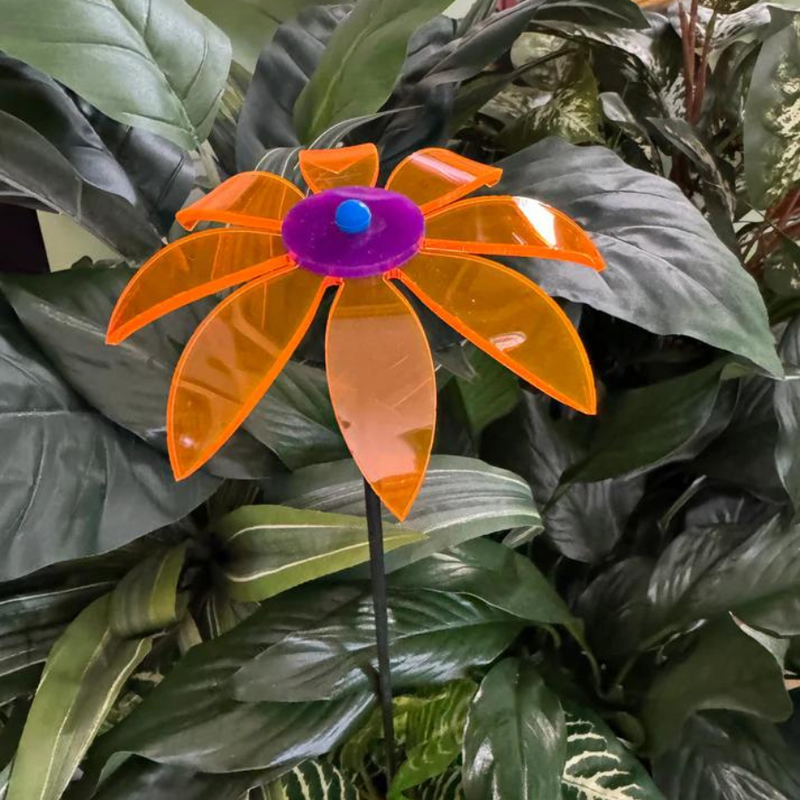 Daisy Flower | Multiple Colors| Glows in the Sun | Handmade Yard Decor | Acrylic Flowers | Perfect Gift Idea | 5" Wide
