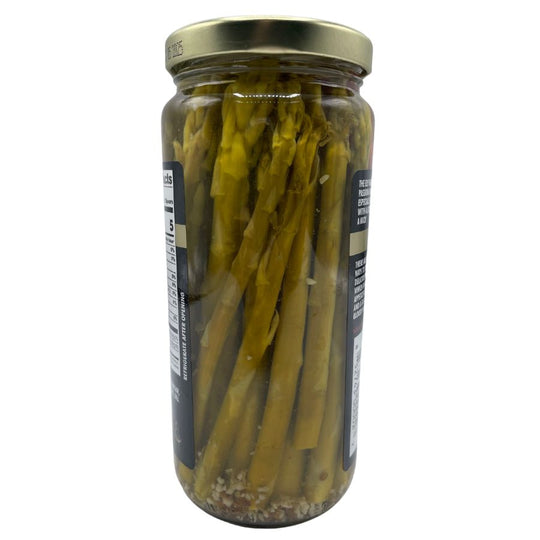 Asparagus spears in a jar.