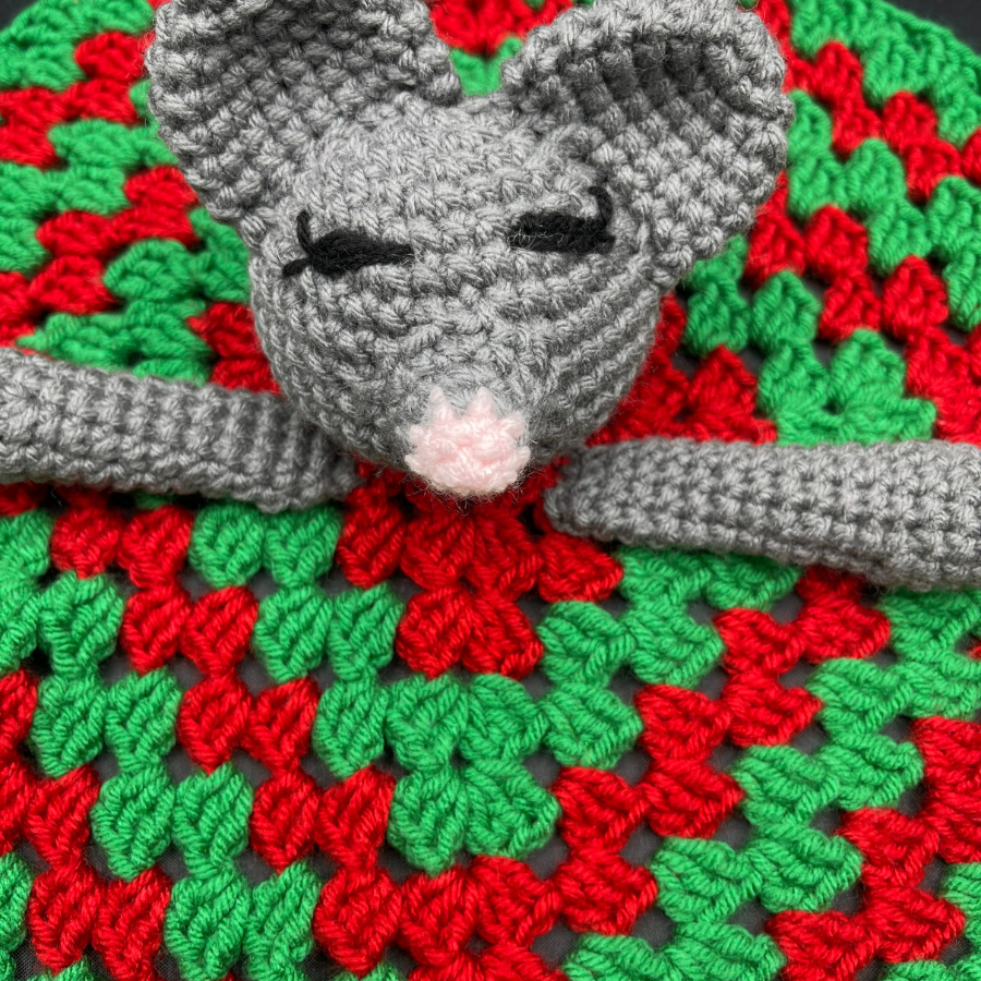 Christmas Lovey Blanket | DiAnna Larson