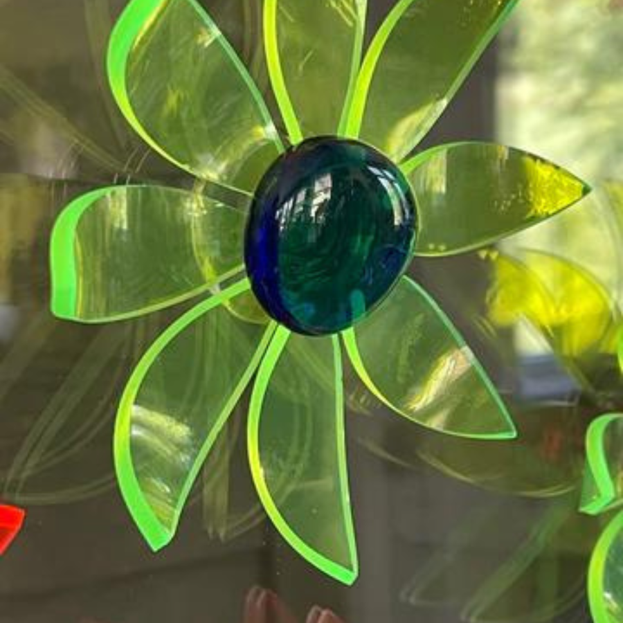 Flower Suncatcher With Suction Cup | Multiple Colors | Glowing Creation